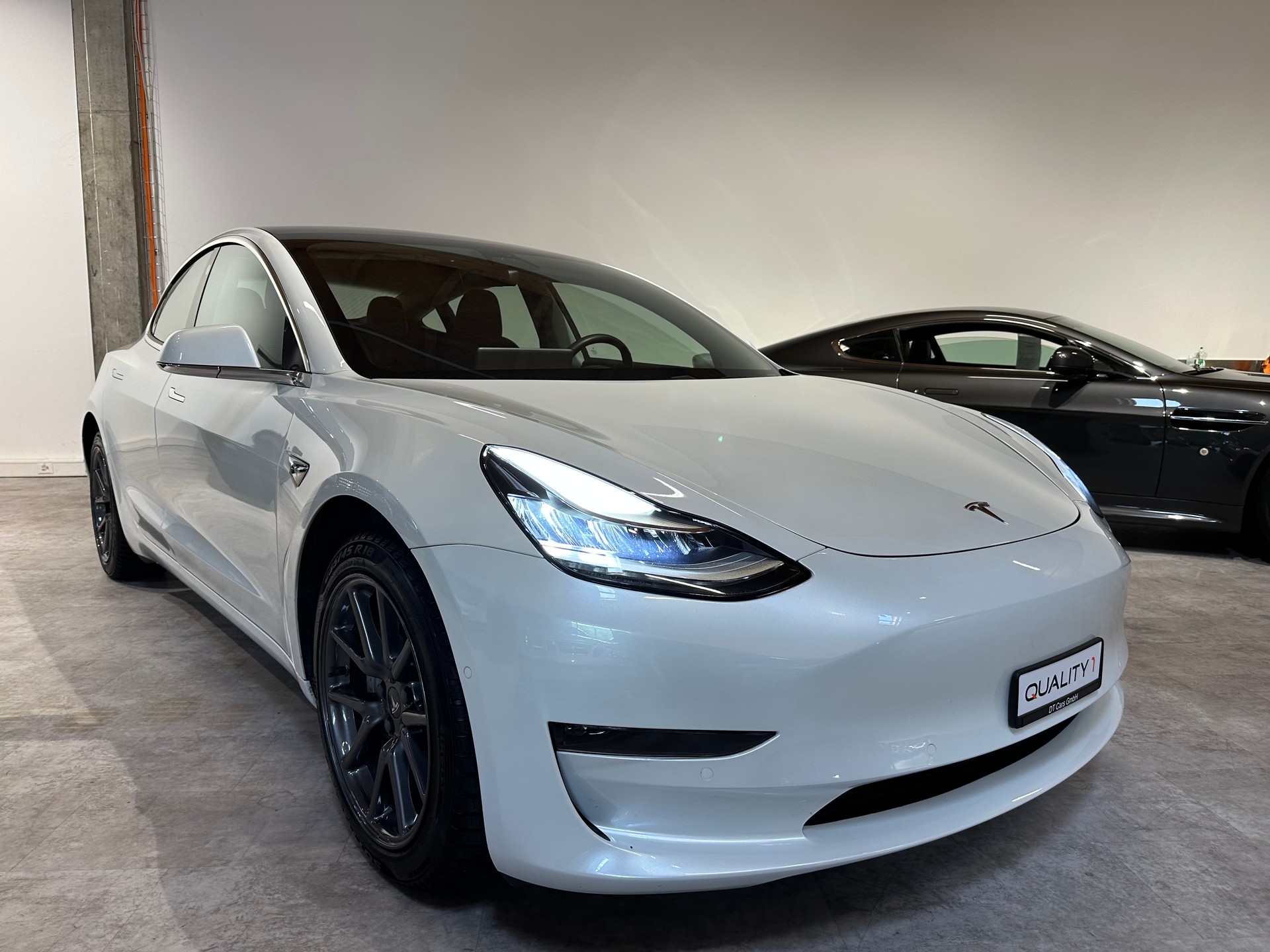 TESLA Model 3 Long Range Dual Motor AWD/Inkl. AHK abnehmbar(1000 kg Zuglast)-image-10