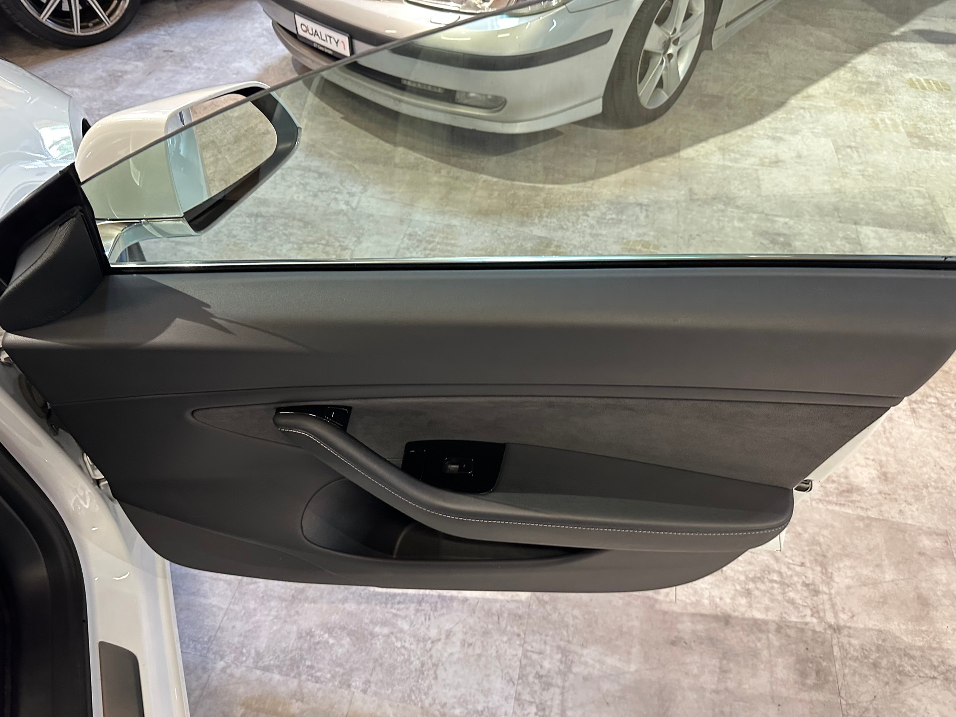 TESLA Model 3 Long Range Dual Motor AWD/Inkl. AHK abnehmbar(1000 kg Zuglast)-image-16