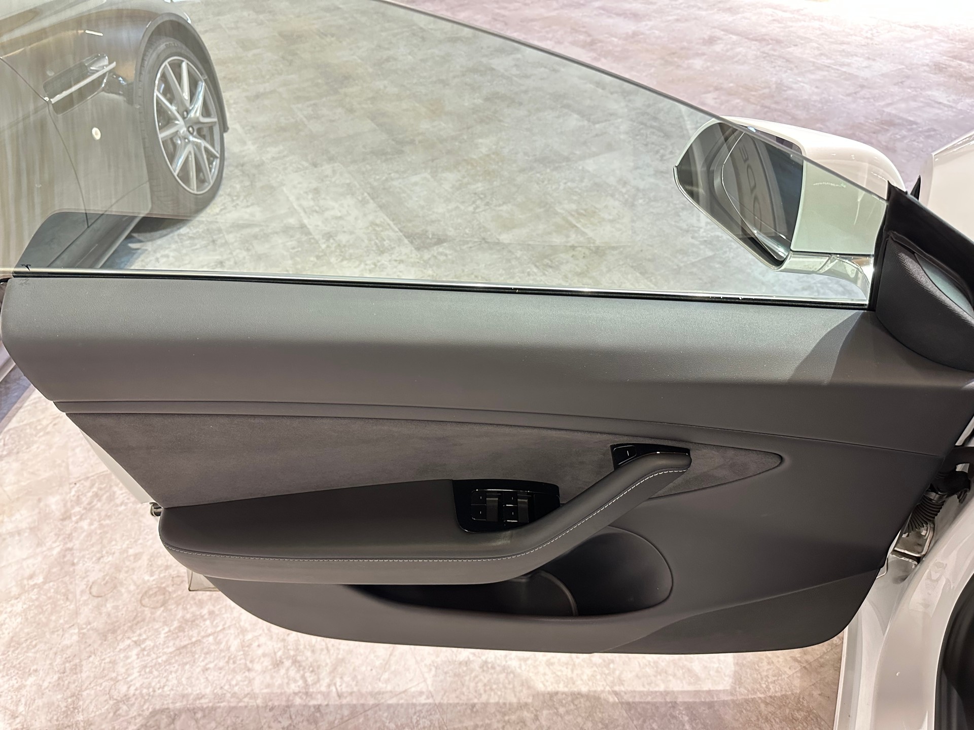 TESLA Model 3 Long Range Dual Motor AWD/Inkl. AHK abnehmbar(1000 kg Zuglast)-image-13