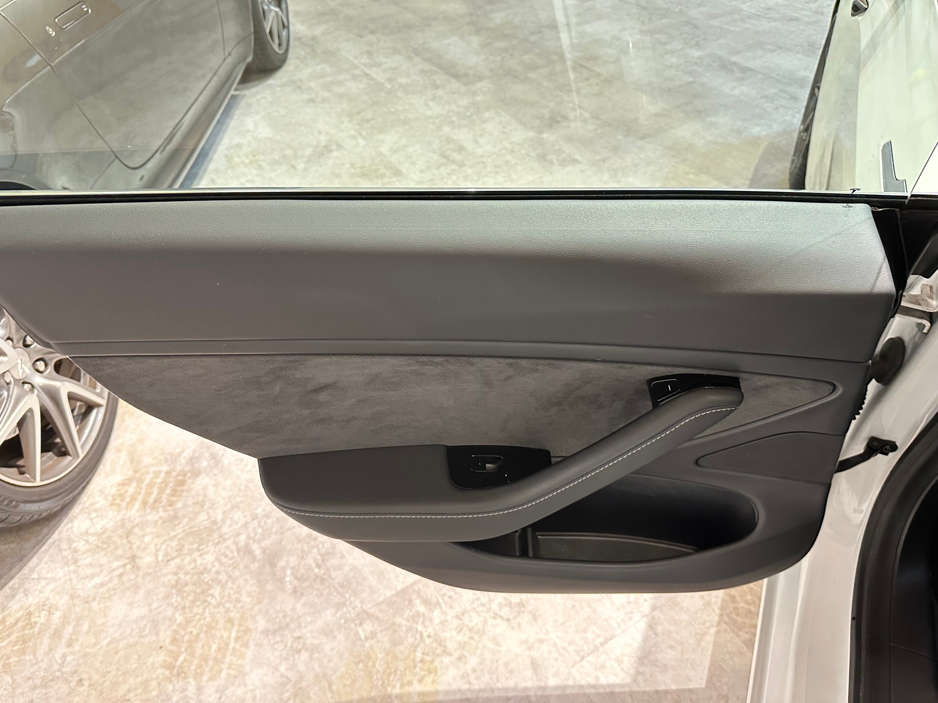 TESLA Model 3 Long Range Dual Motor AWD/Inkl. AHK abnehmbar(1000 kg Zuglast)-image-21