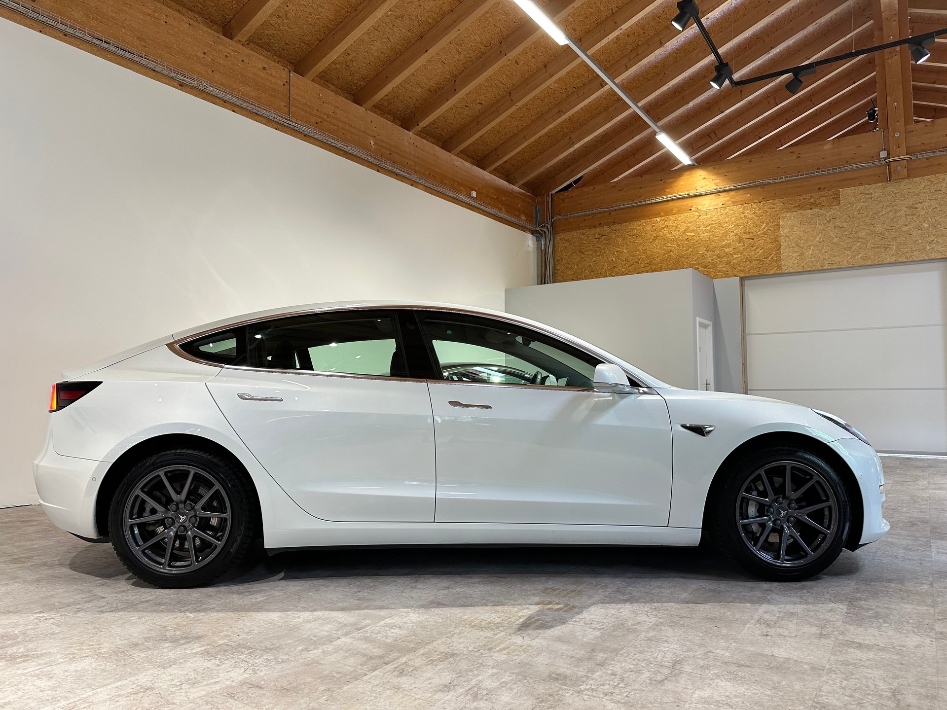 TESLA Model 3 Long Range Dual Motor AWD/Inkl. AHK abnehmbar(1000 kg Zuglast)-image-9