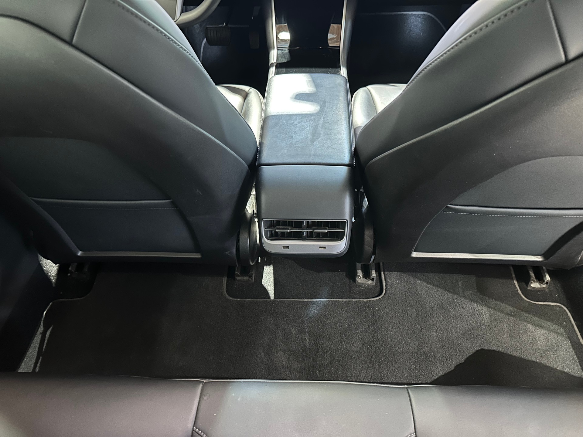 TESLA Model 3 Long Range Dual Motor AWD/Inkl. AHK abnehmbar(1000 kg Zuglast)-image-24