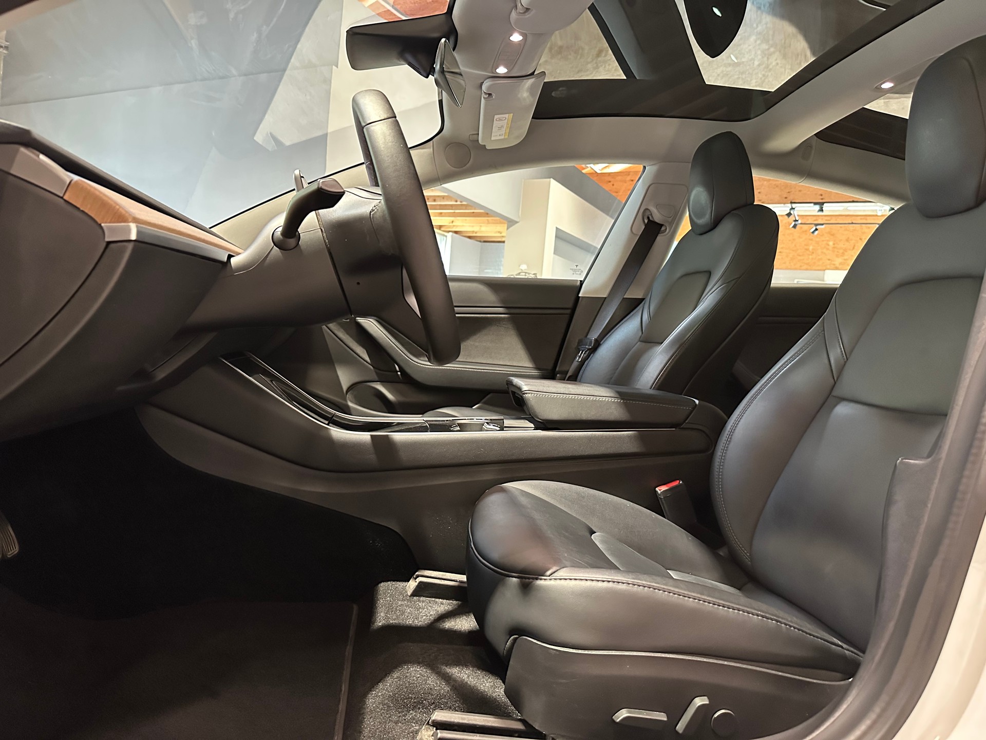 TESLA Model 3 Long Range Dual Motor AWD/Inkl. AHK abnehmbar(1000 kg Zuglast)-image-12