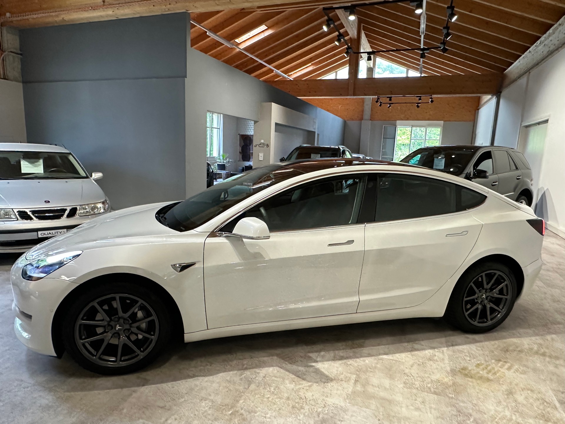 TESLA Model 3 Long Range Dual Motor AWD/Inkl. AHK abnehmbar(1000 kg Zuglast)-image-4
