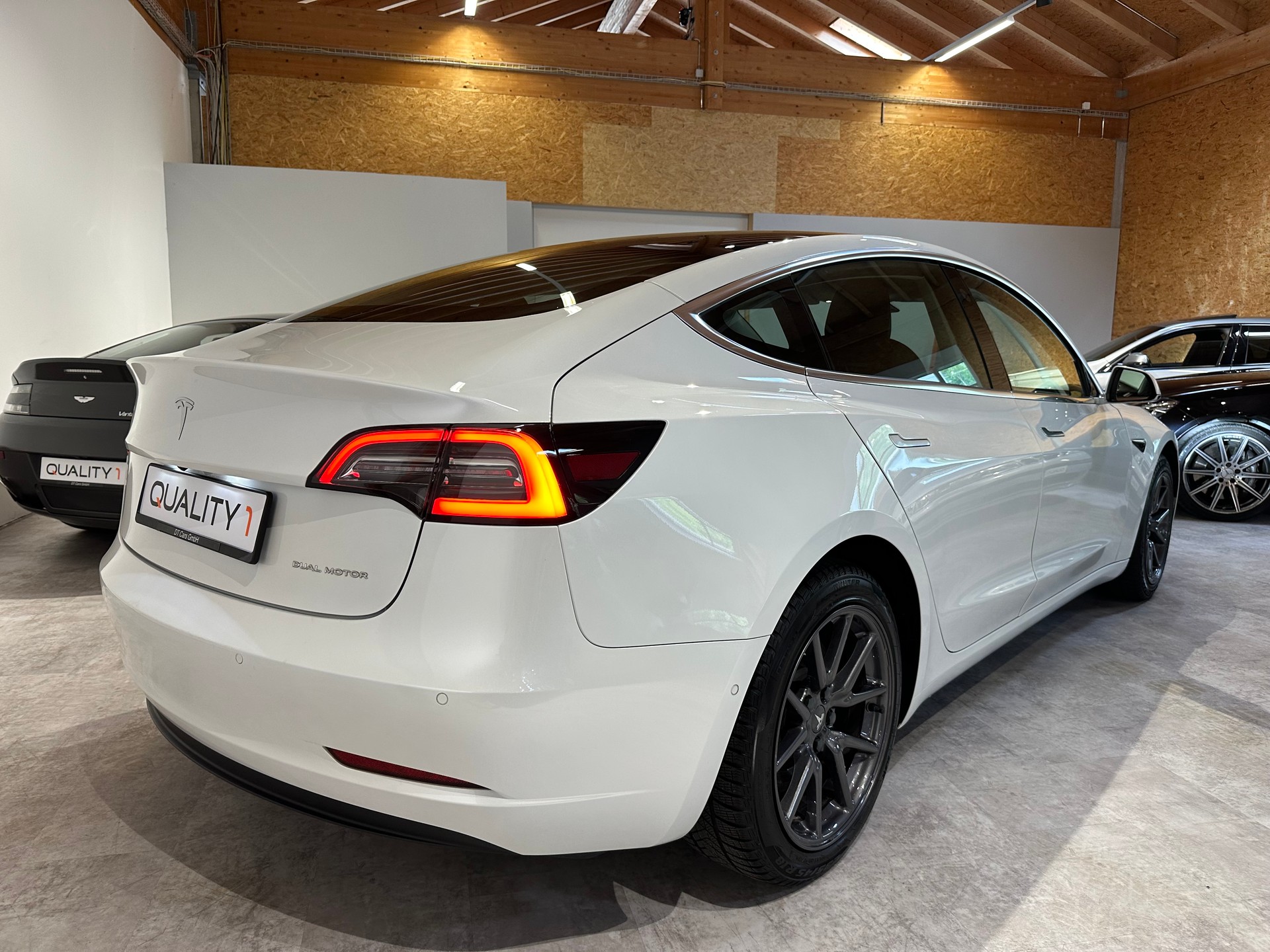 TESLA Model 3 Long Range Dual Motor AWD/Inkl. AHK abnehmbar(1000 kg Zuglast)-image-8