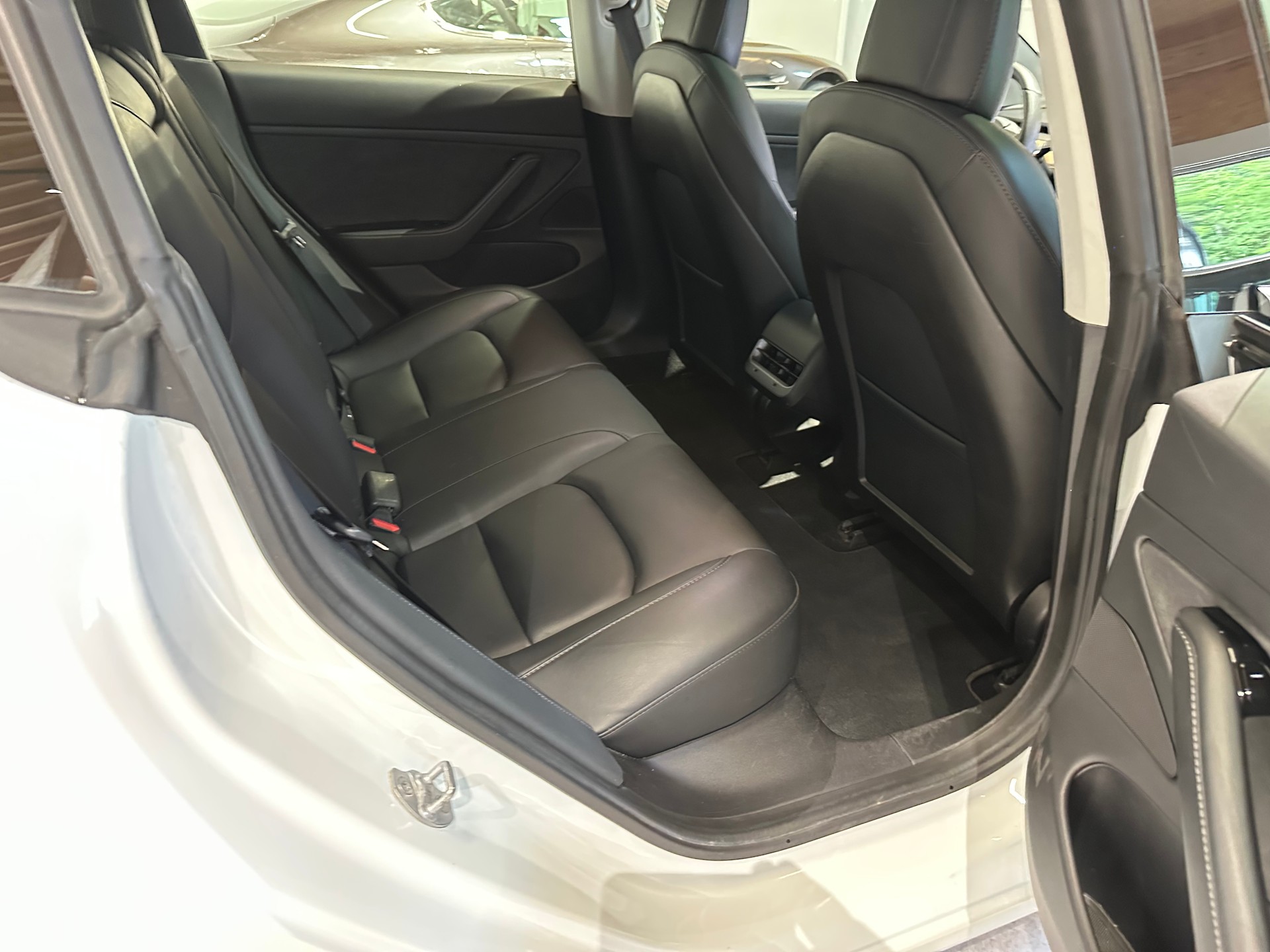 TESLA Model 3 Long Range Dual Motor AWD/Inkl. AHK abnehmbar(1000 kg Zuglast)-image-22