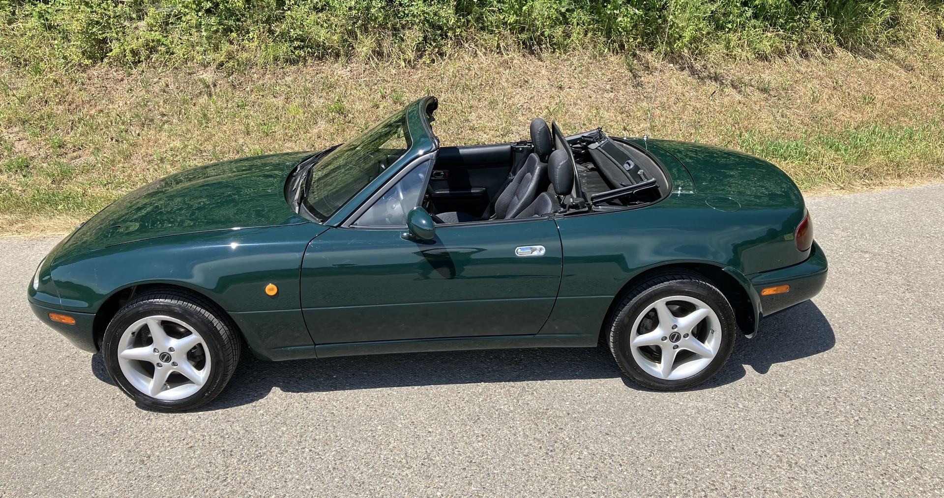 MAZDA 1.6i-16V-image-2