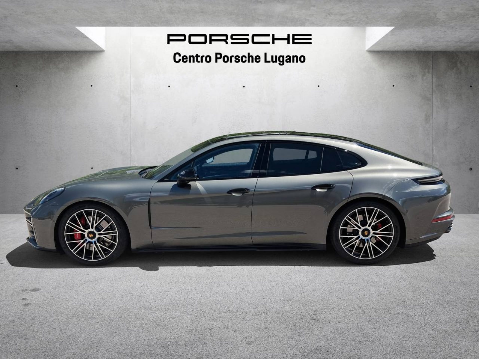 PORSCHE Panamera GTS-image-1