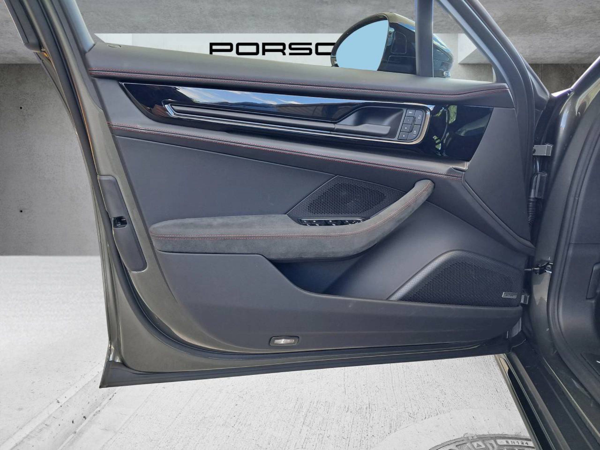 PORSCHE Panamera GTS-image-21