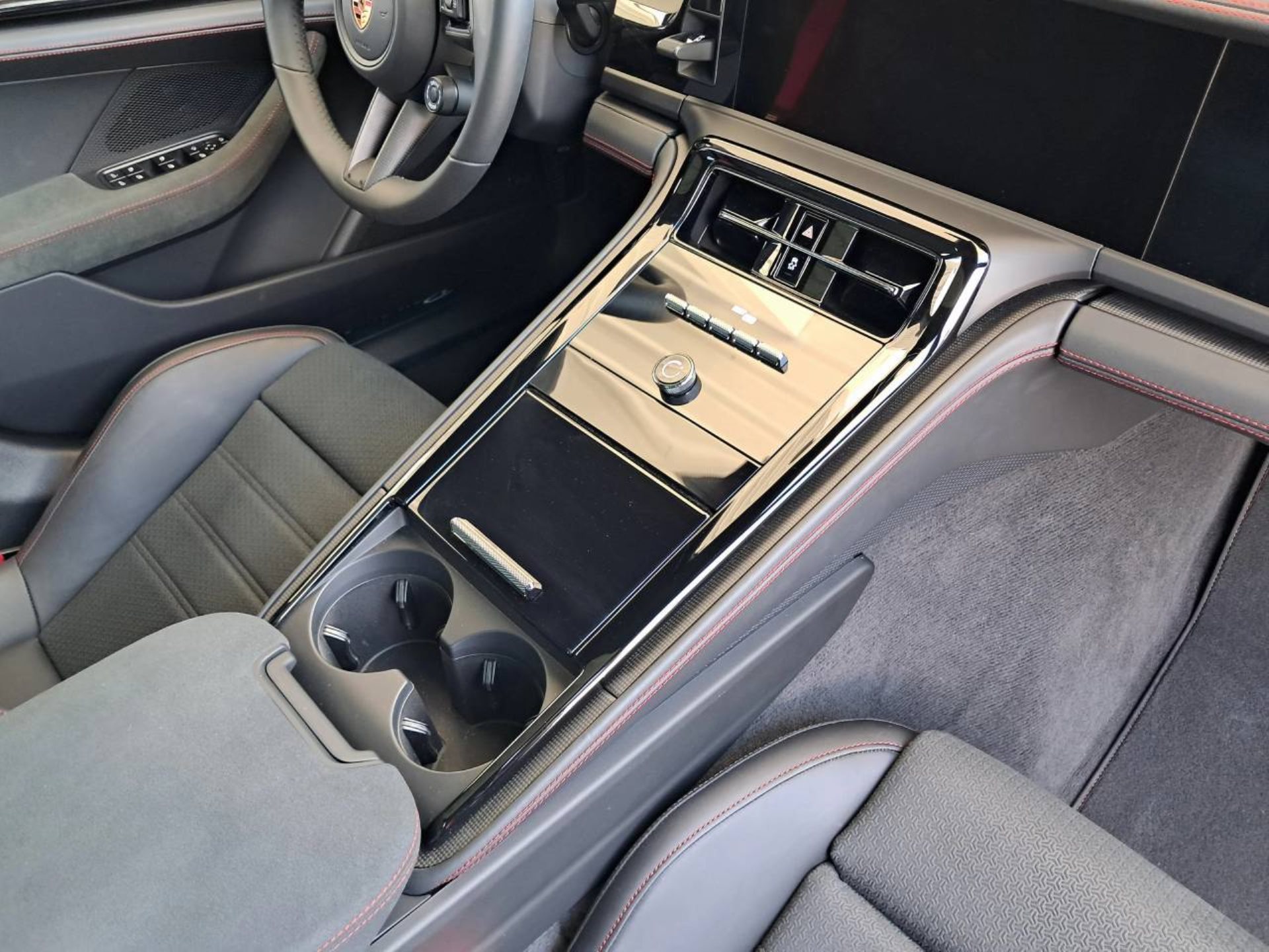 PORSCHE Panamera GTS-image-25