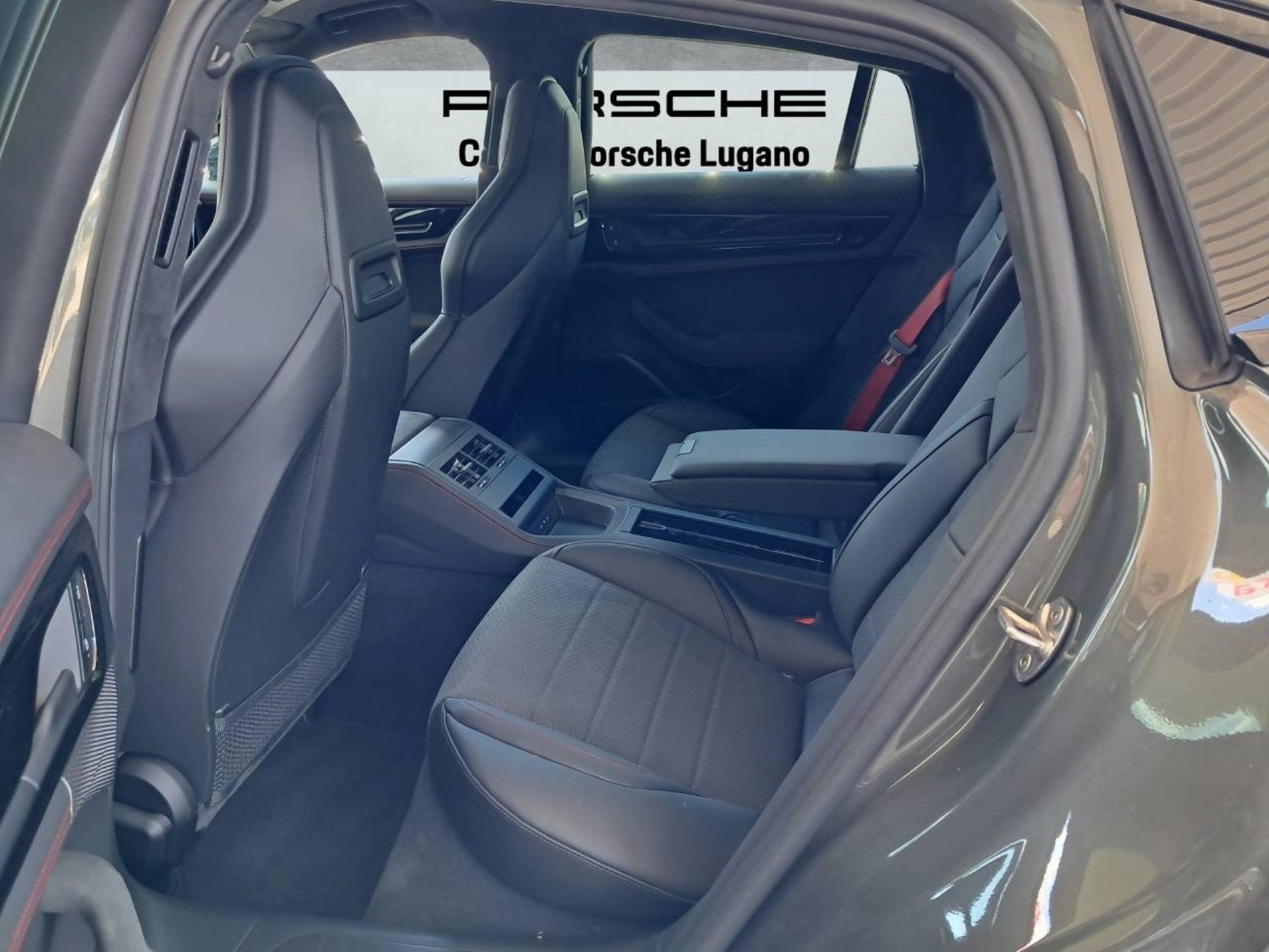 PORSCHE Panamera GTS-image-15