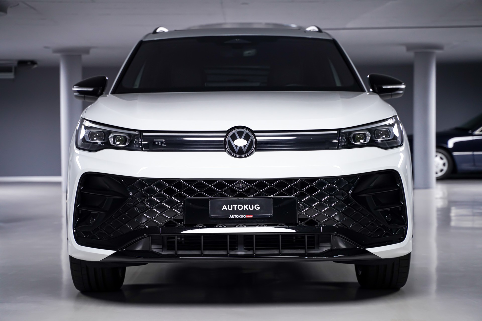 VW Tiguan 2.0 TSI DSG R-Line 4Motion-image-1