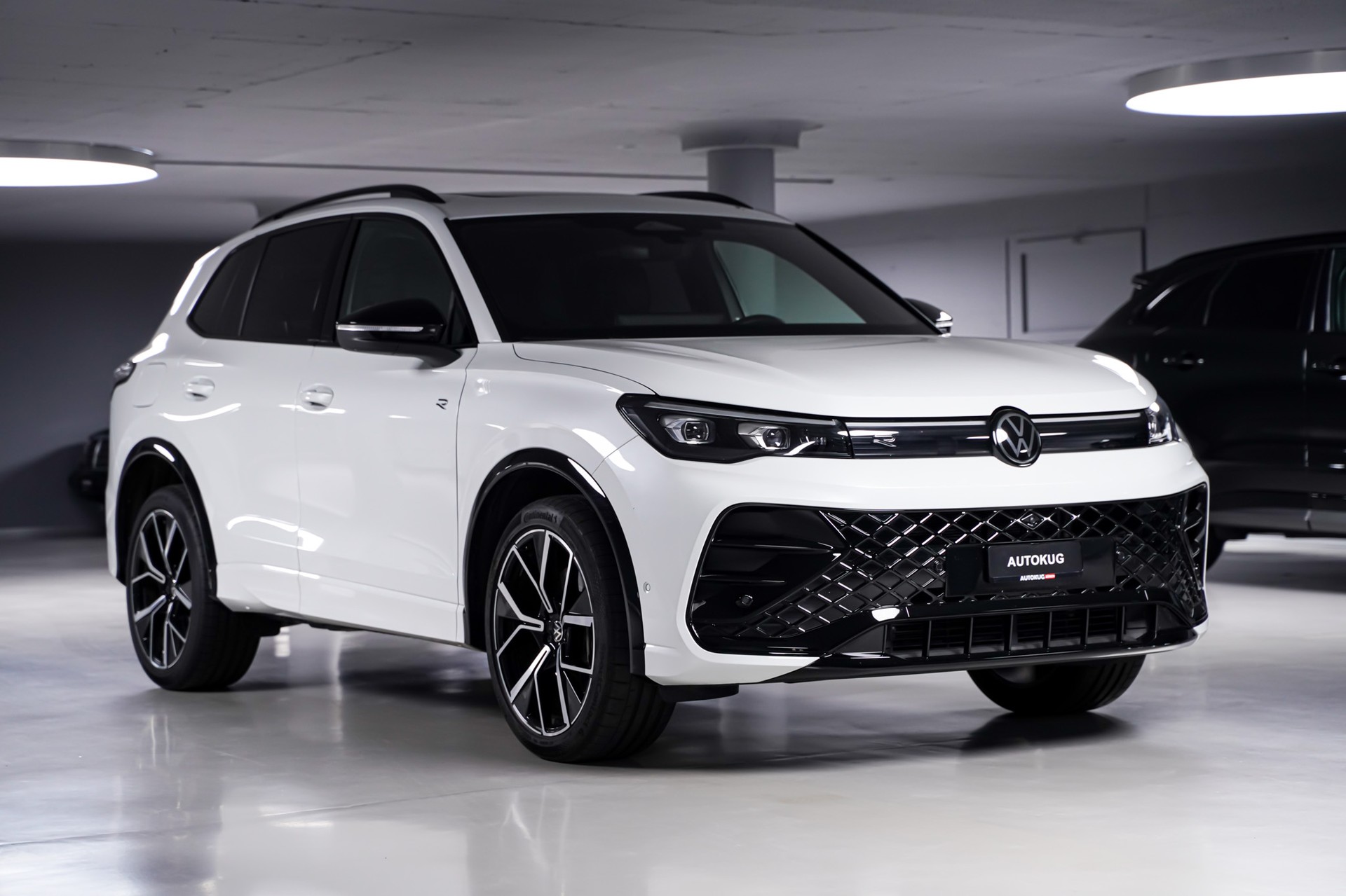 VW Tiguan 2.0 TSI DSG R-Line 4Motion-image-2