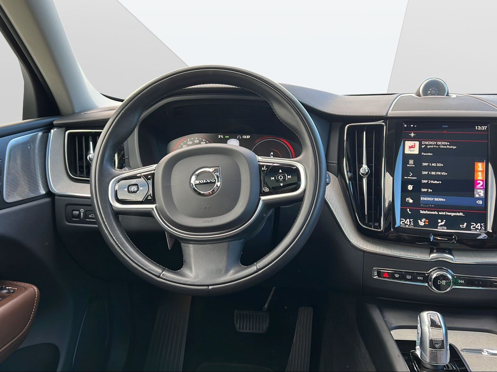 VOLVO XC60 2.0 T8 TE Inscription AWD-image-4