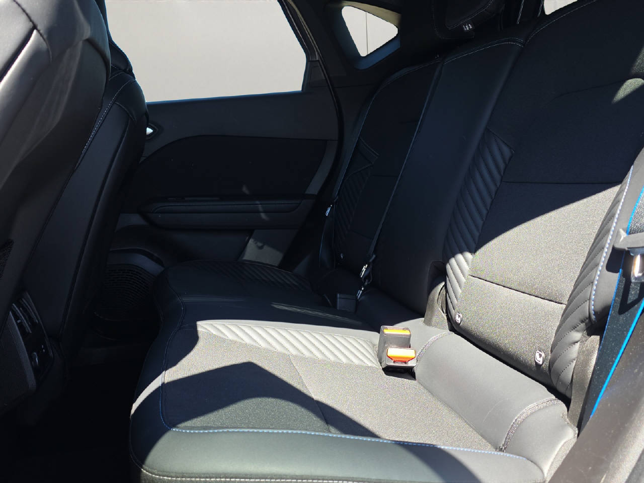 RENAULT Captur 1.3 TCe 160 esprit Alpine-image-9