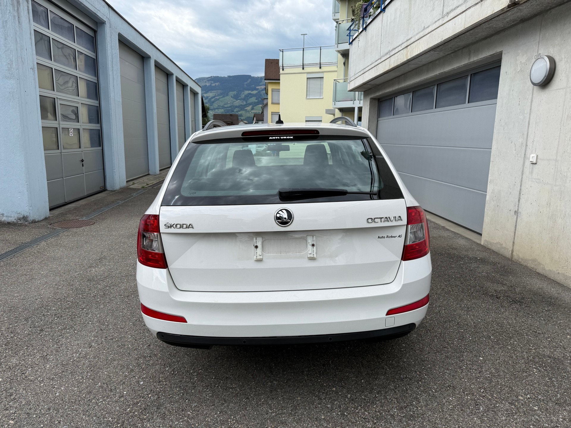SKODA Octavia Combi 1.6 TDI Ambition-image-4
