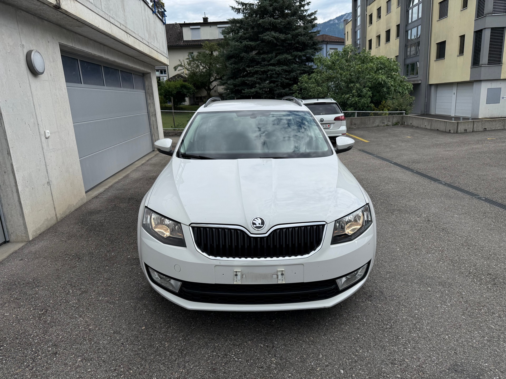 SKODA Octavia Combi 1.6 TDI Ambition-image-1