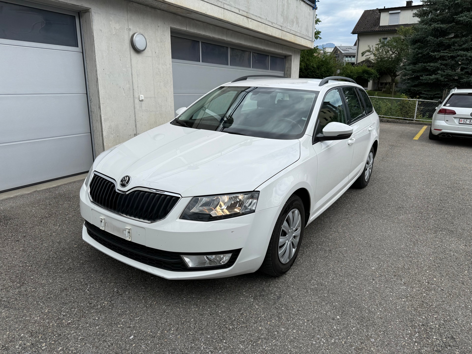 SKODA Octavia Combi 1.6 TDI Ambition-image-7