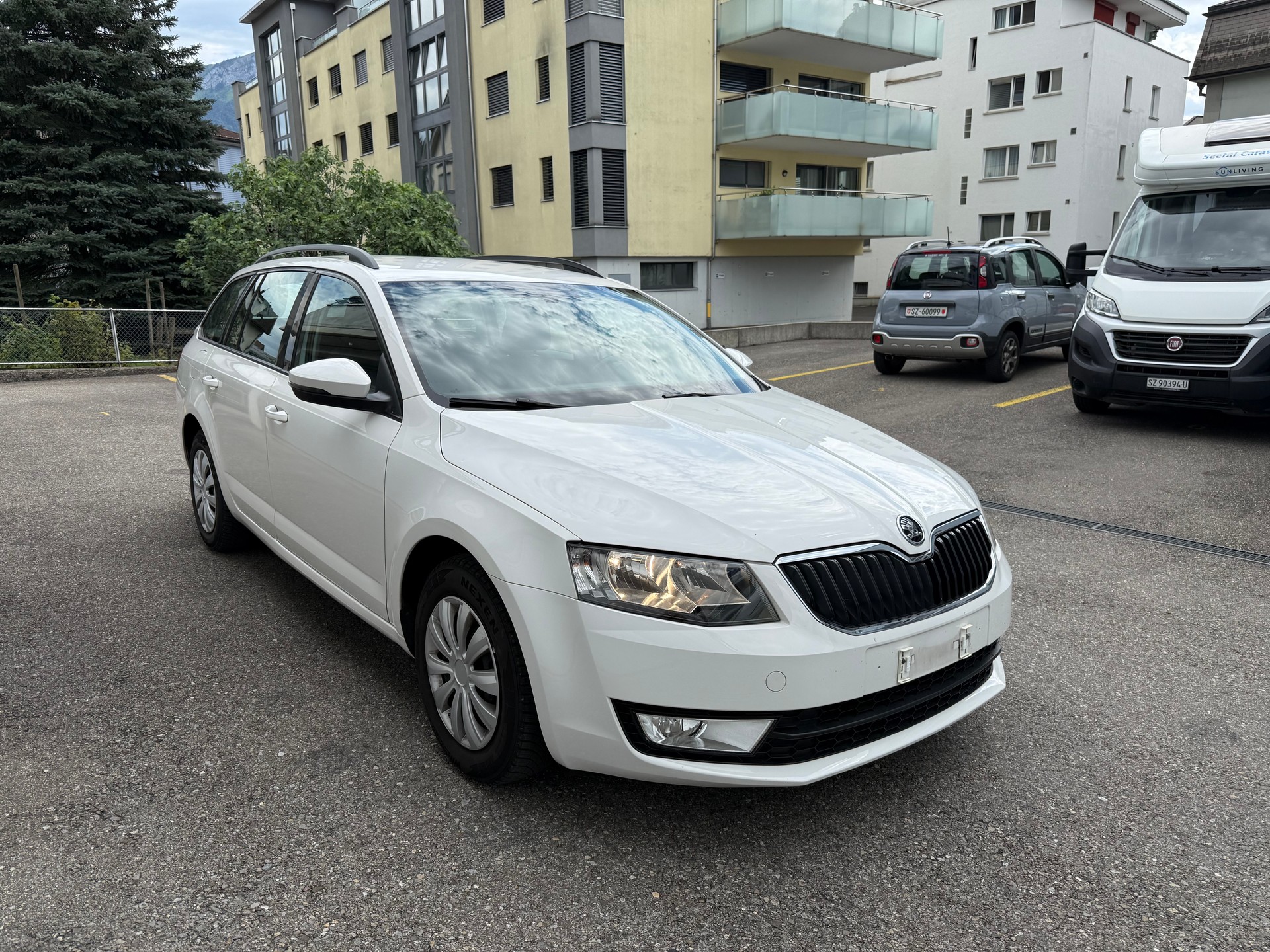 SKODA Octavia Combi 1.6 TDI Ambition-image-2