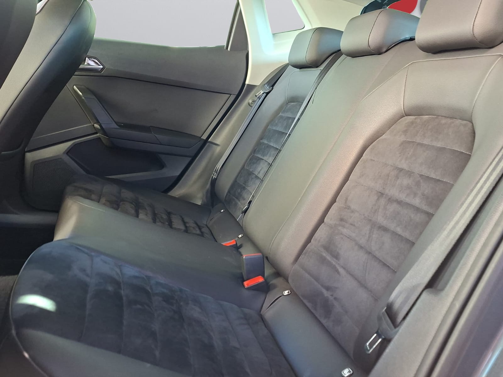 SEAT Ibiza 1.5 TSI EVO FR-image-9