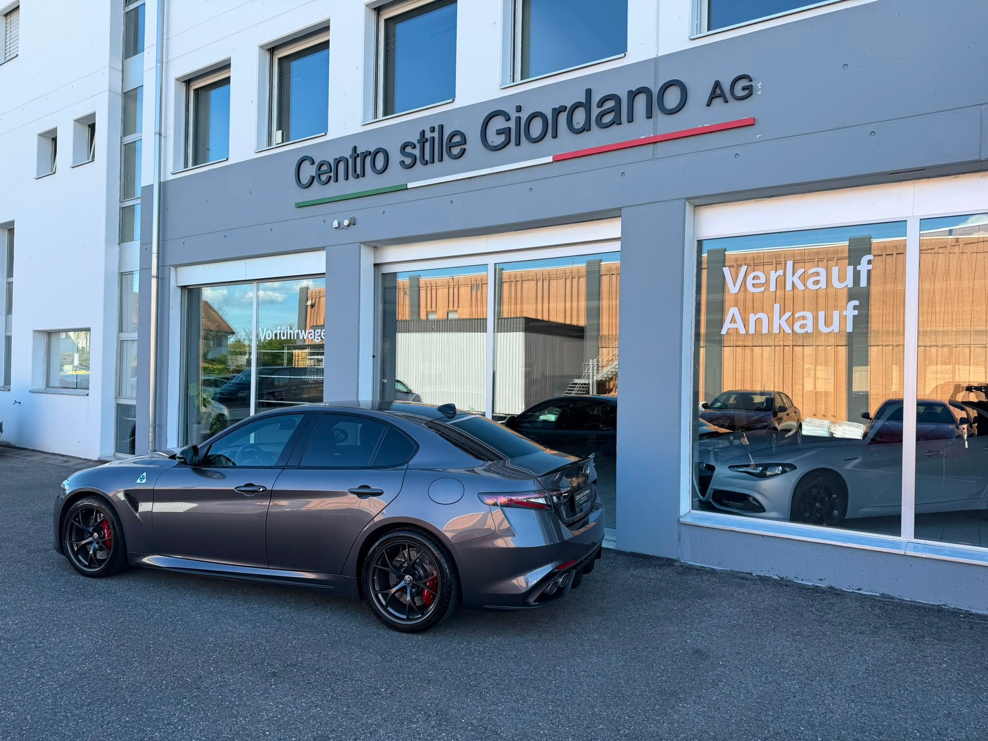 ALFA ROMEO Giulia 2.9 V6 Quadrifoglio 520PS MY25/26-image-2