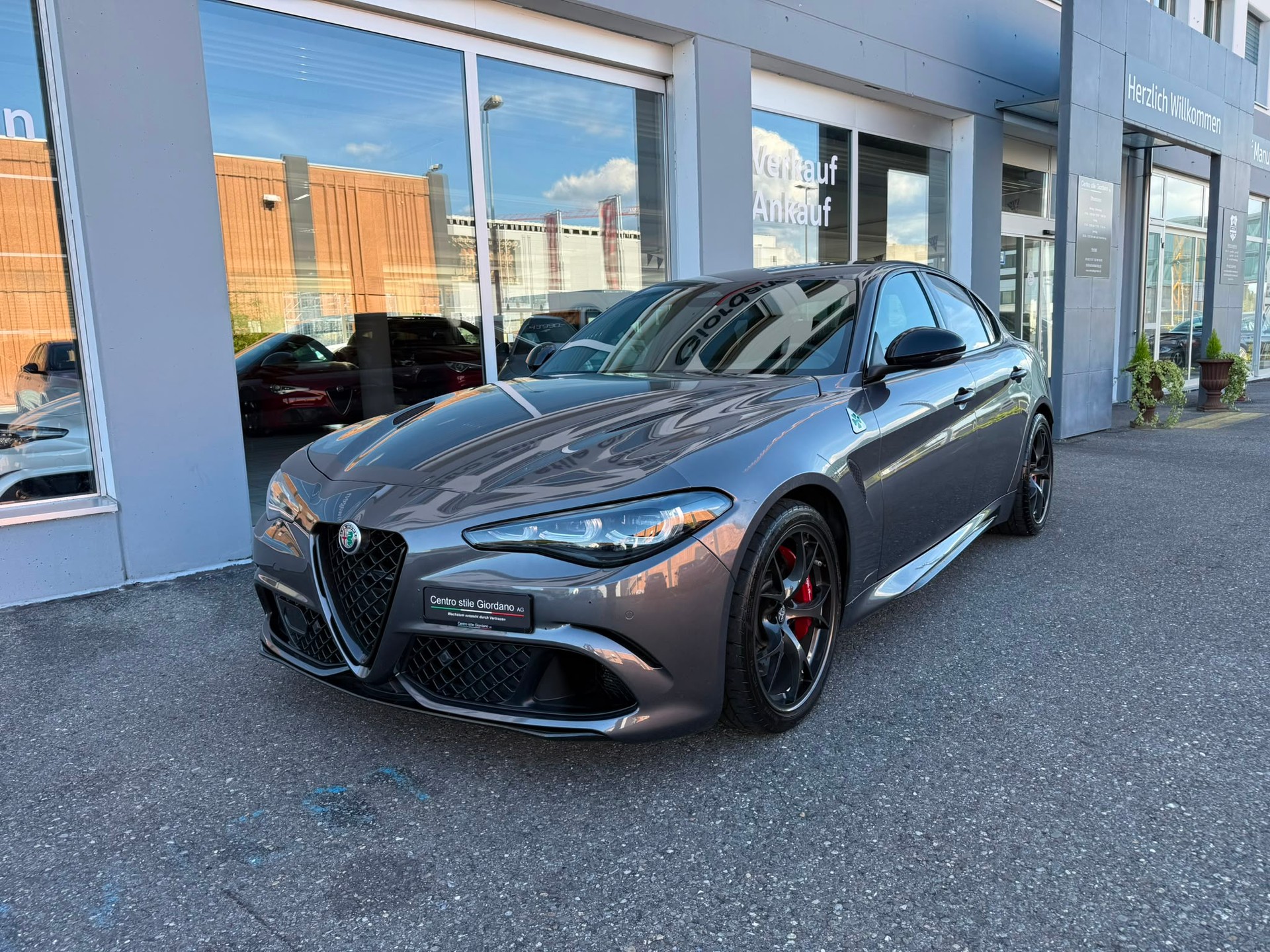 ALFA ROMEO Giulia 2.9 V6 Quadrifoglio 520PS MY25/26-image-3
