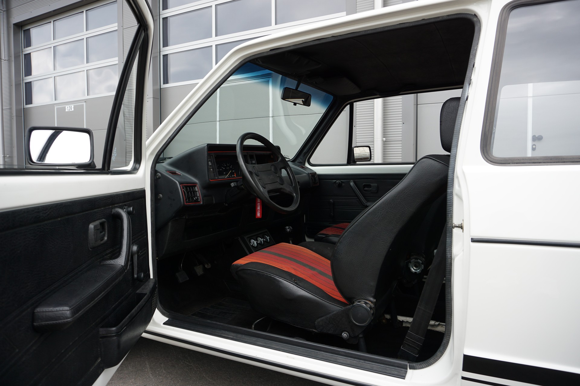 VW Golf 1800 GTI-image-5