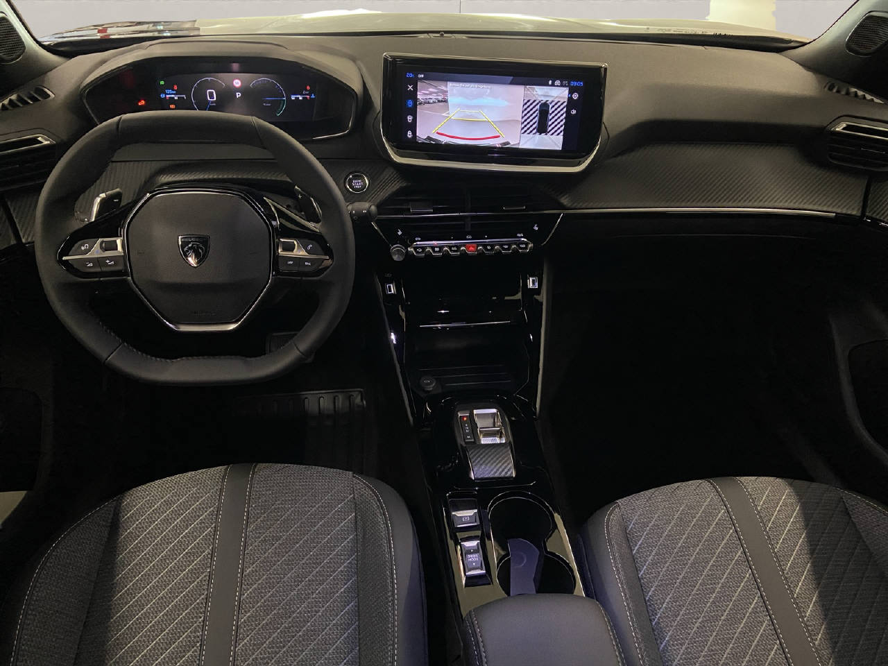 PEUGEOT 2008 1.2 Hybrid 145 Allure Premium EW-image-6