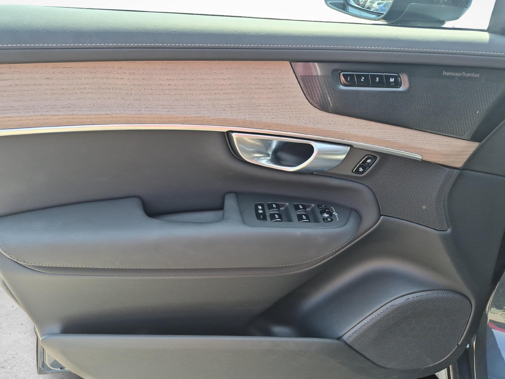 VOLVO XC90 2.0 T8 TE Plus Dark eAWD-image-16