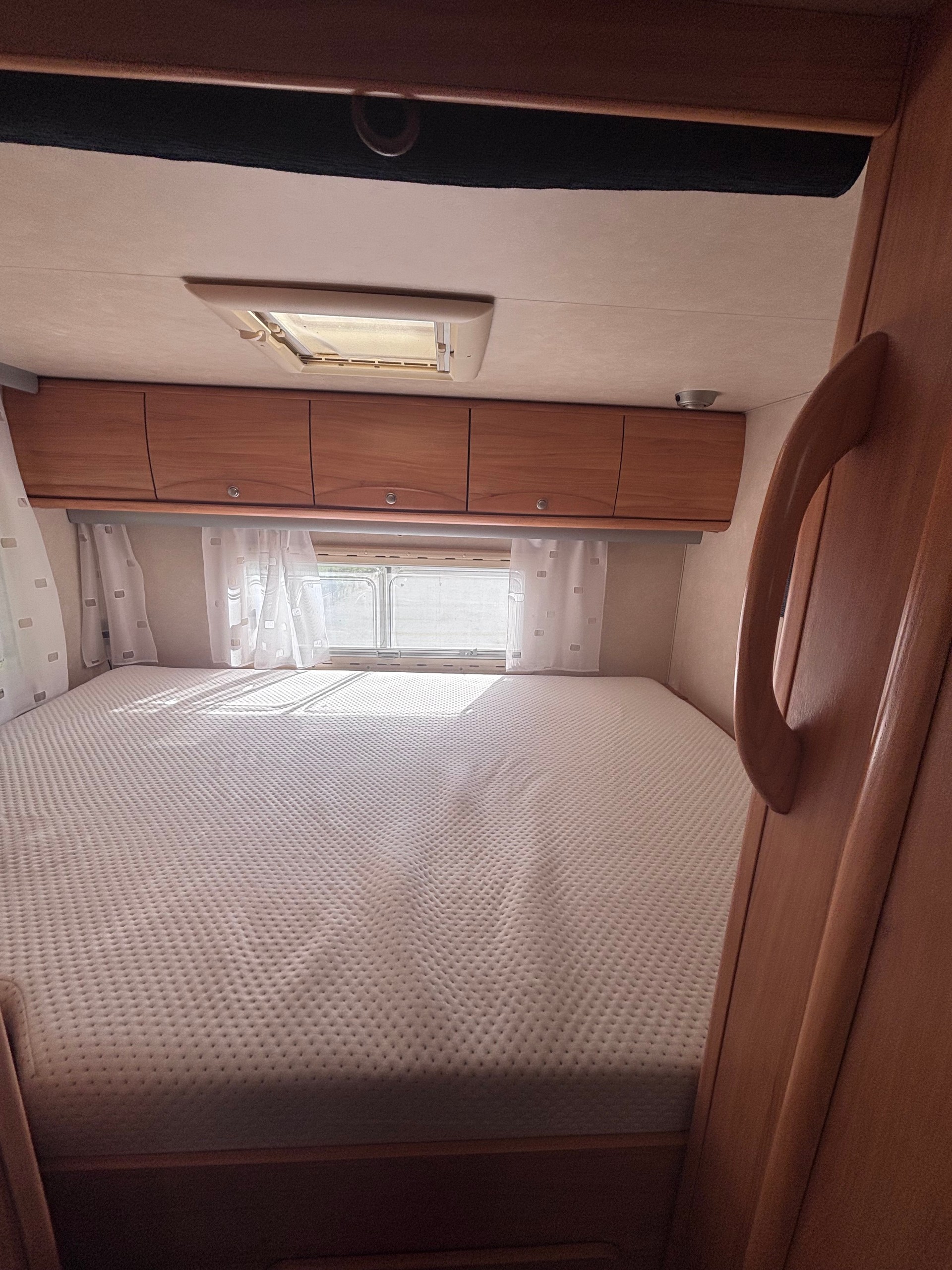 ADRIA Mercedes-Benz StarGo 670SP-image-8