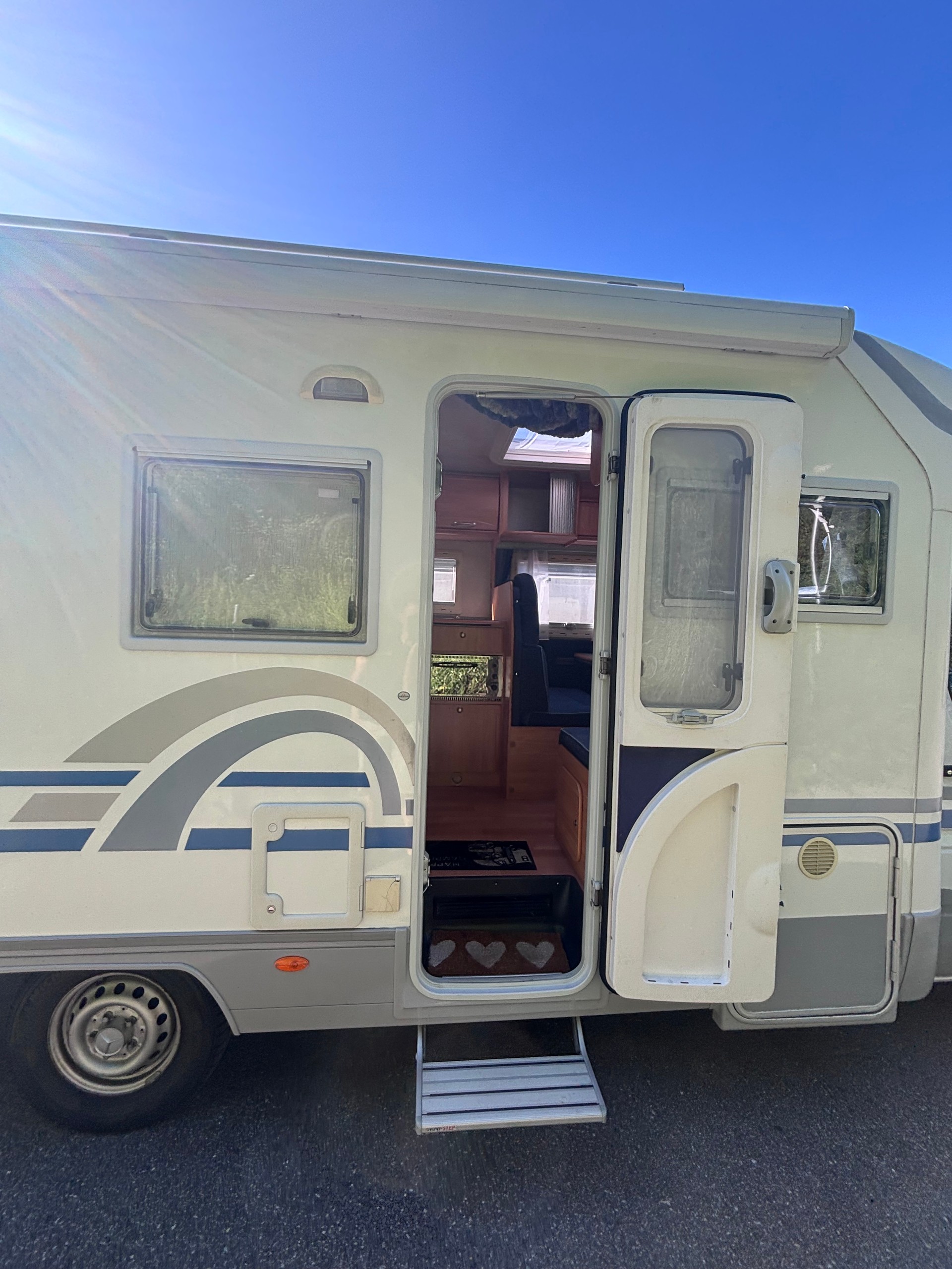 ADRIA Mercedes-Benz StarGo 670SP-image-2