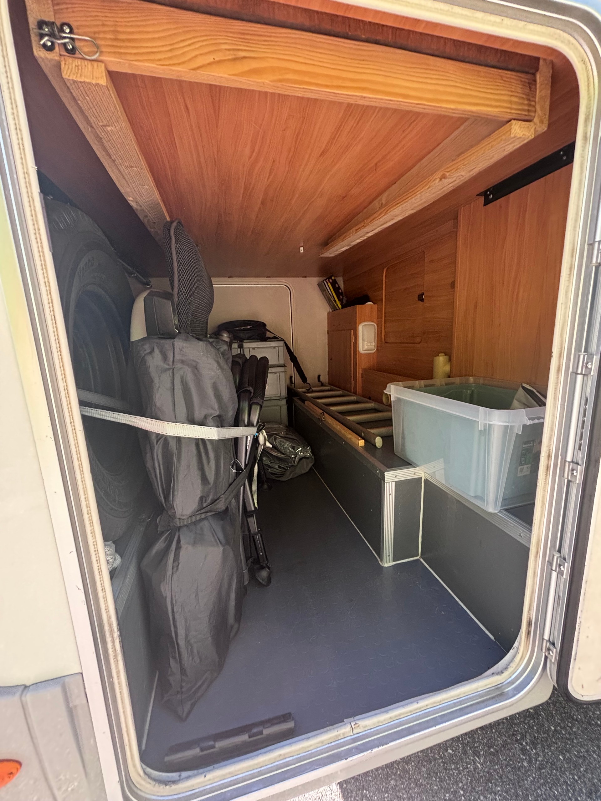 ADRIA Mercedes-Benz StarGo 670SP-image-3