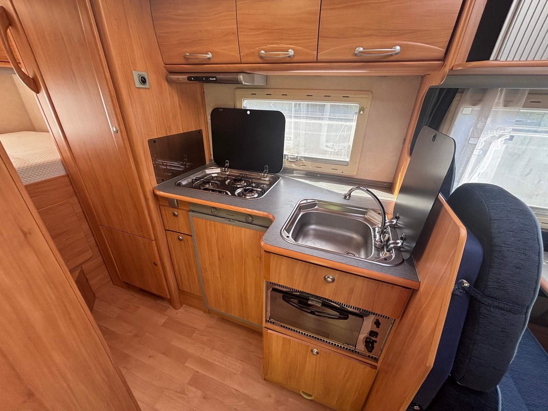 ADRIA Mercedes-Benz StarGo 670SP-image-5
