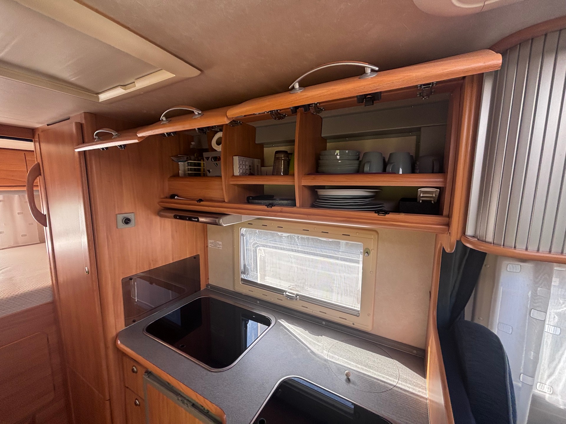 ADRIA Mercedes-Benz StarGo 670SP-image-6