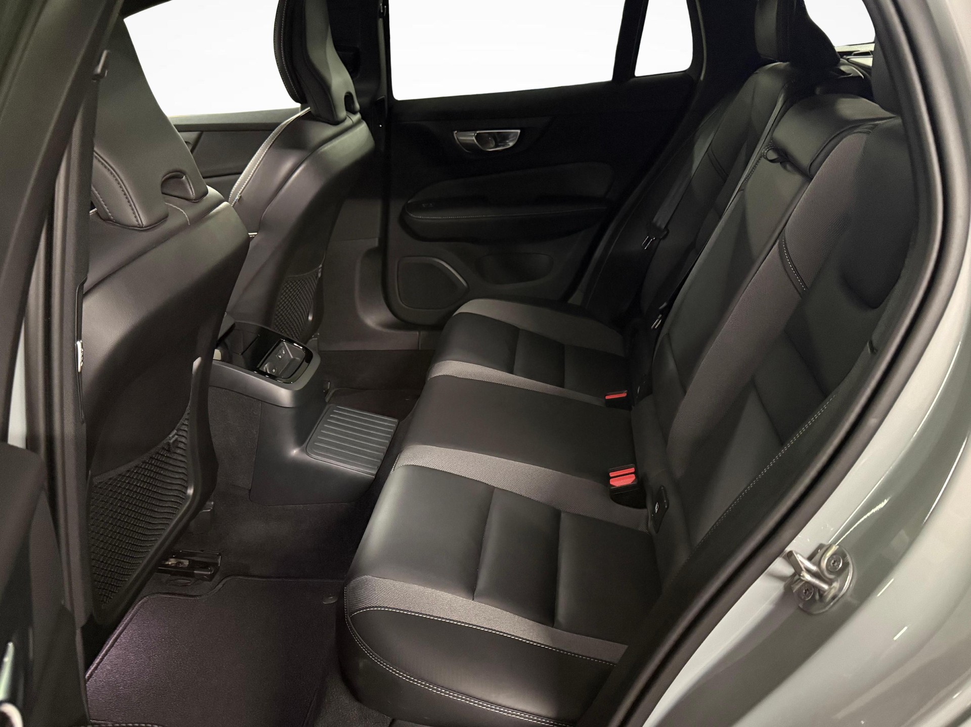 VOLVO V60 2.0 T6 TE Ultimate Dark eAWD-image-11