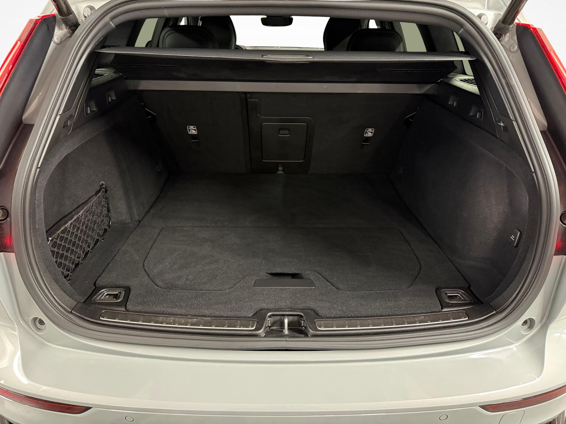 VOLVO V60 2.0 T6 TE Ultimate Dark eAWD-image-14