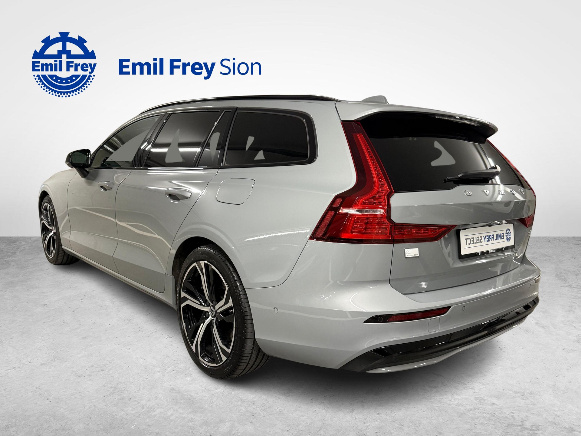 VOLVO V60 2.0 T6 TE Ultimate Dark eAWD-image-4