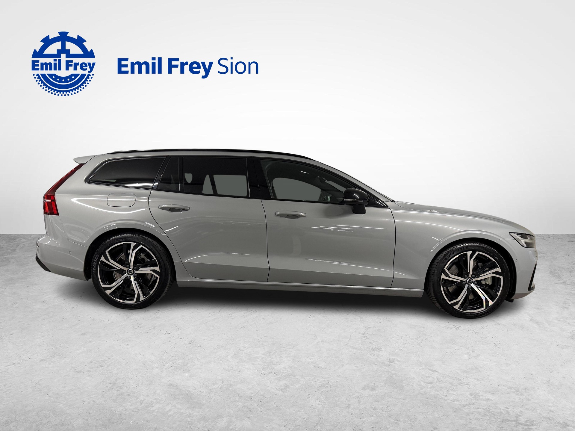 VOLVO V60 2.0 T6 TE Ultimate Dark eAWD-image-6