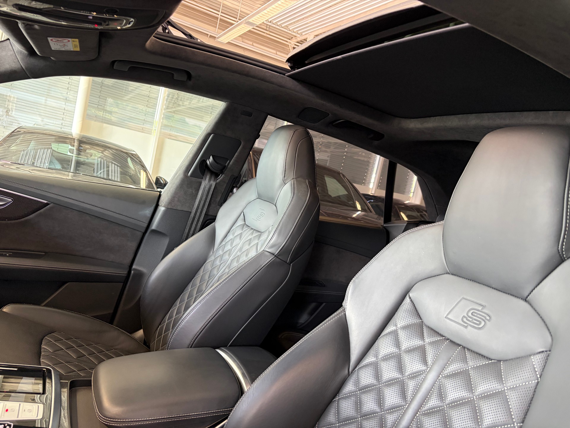 AUDI SQ8 TFSI quattro | CH Fzg. | NP: 199K | Carbon | Nachtsicht | Massage | B&O Advanced | AHK | Standheiz. | VOLL |-image-11