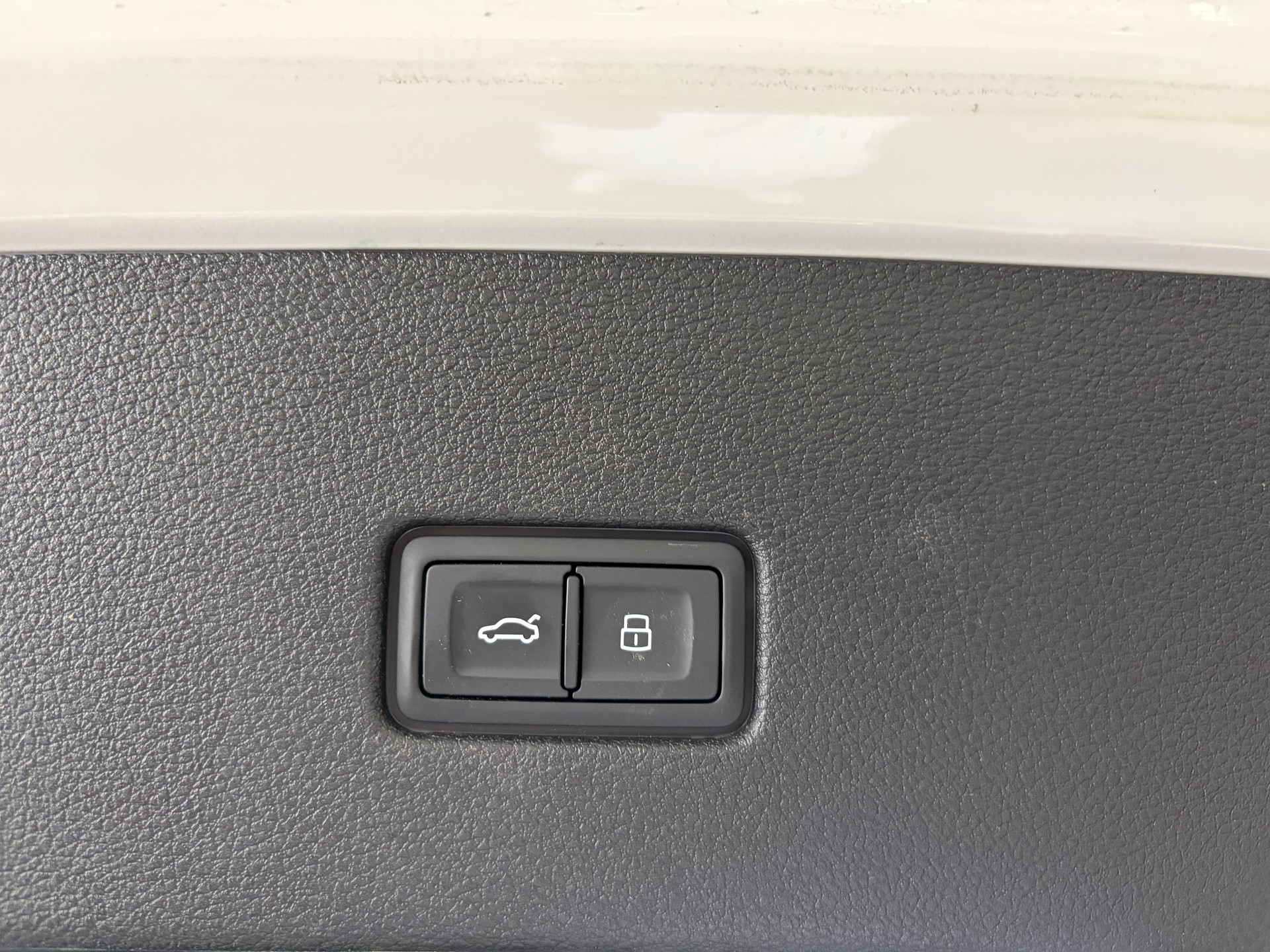 AUDI SQ8 TFSI quattro | CH Fzg. | NP: 199K | Carbon | Nachtsicht | Massage | B&O Advanced | AHK | Standheiz. | VOLL |-image-27