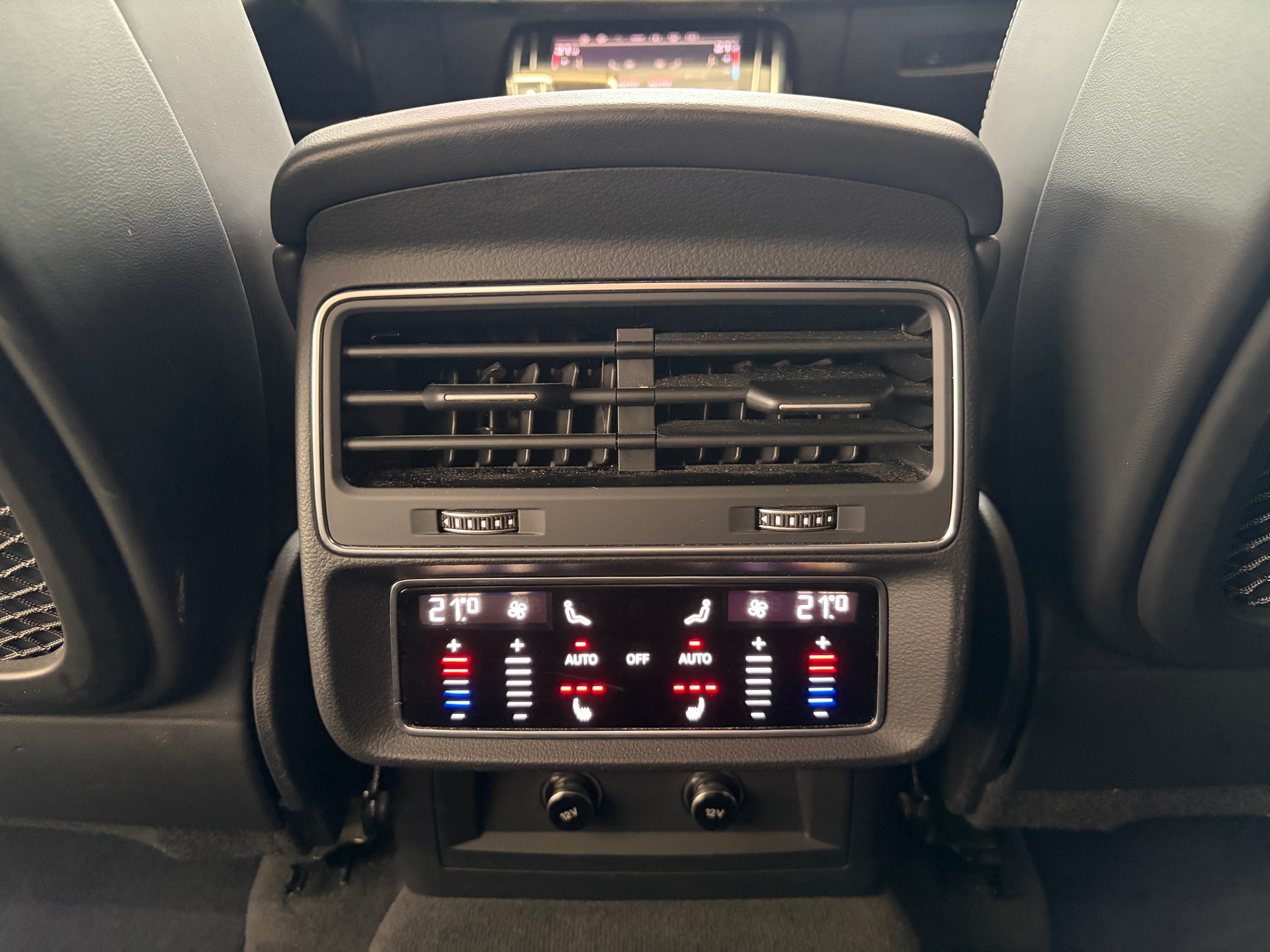 AUDI SQ8 TFSI quattro | CH Fzg. | NP: 199K | Carbon | Nachtsicht | Massage | B&O Advanced | AHK | Standheiz. | VOLL |-image-24