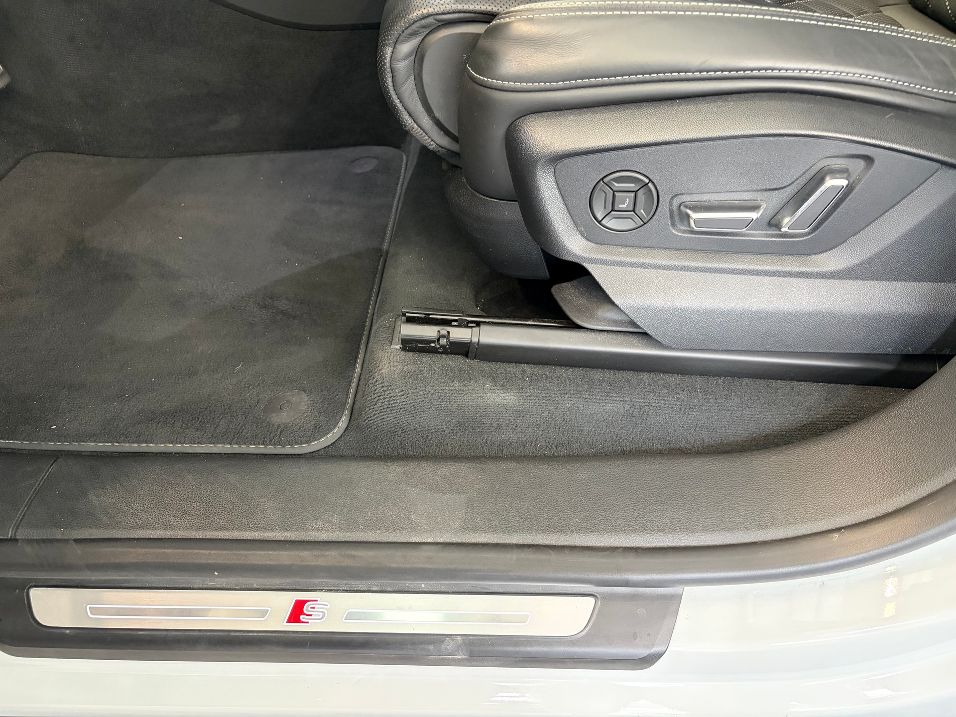 AUDI SQ8 TFSI quattro | CH Fzg. | NP: 199K | Carbon | Nachtsicht | Massage | B&O Advanced | AHK | Standheiz. | VOLL |-image-20