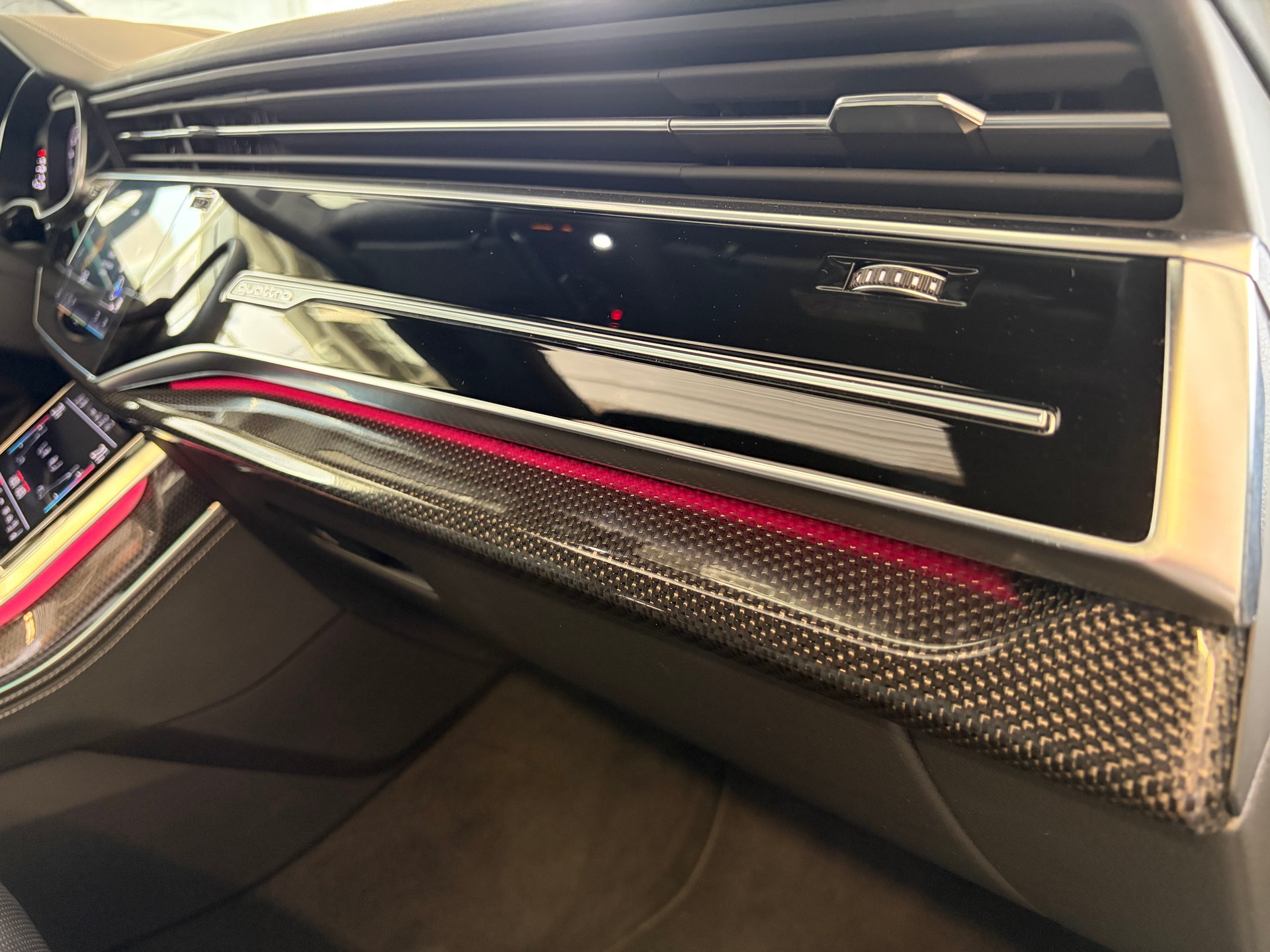 AUDI SQ8 TFSI quattro | CH Fzg. | NP: 199K | Carbon | Nachtsicht | Massage | B&O Advanced | AHK | Standheiz. | VOLL |-image-34