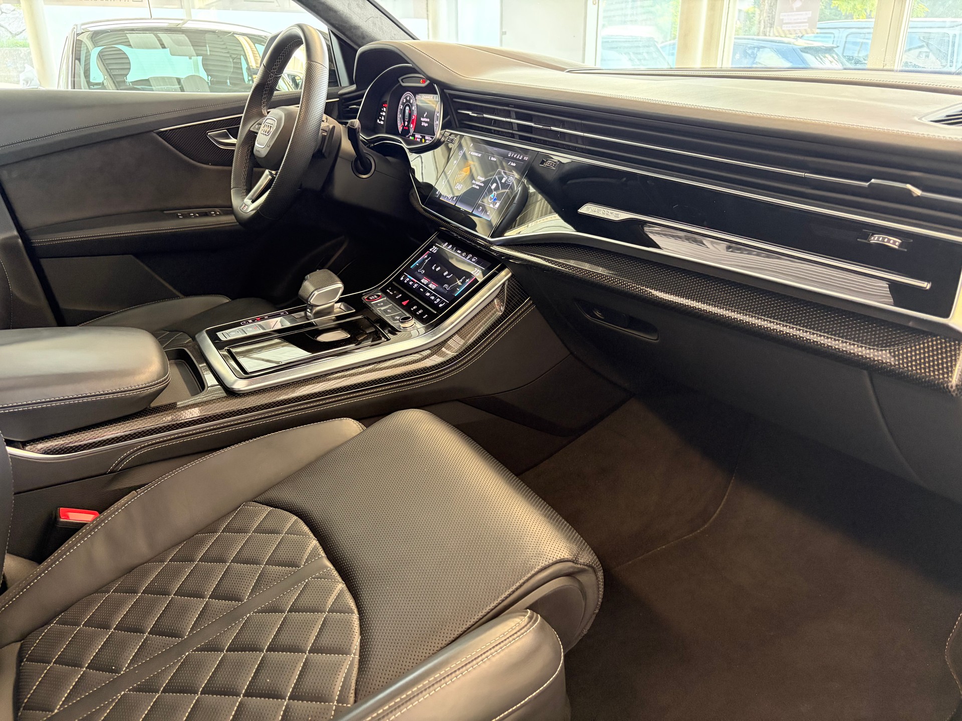 AUDI SQ8 TFSI quattro | CH Fzg. | NP: 199K | Carbon | Nachtsicht | Massage | B&O Advanced | AHK | Standheiz. | VOLL |-image-32