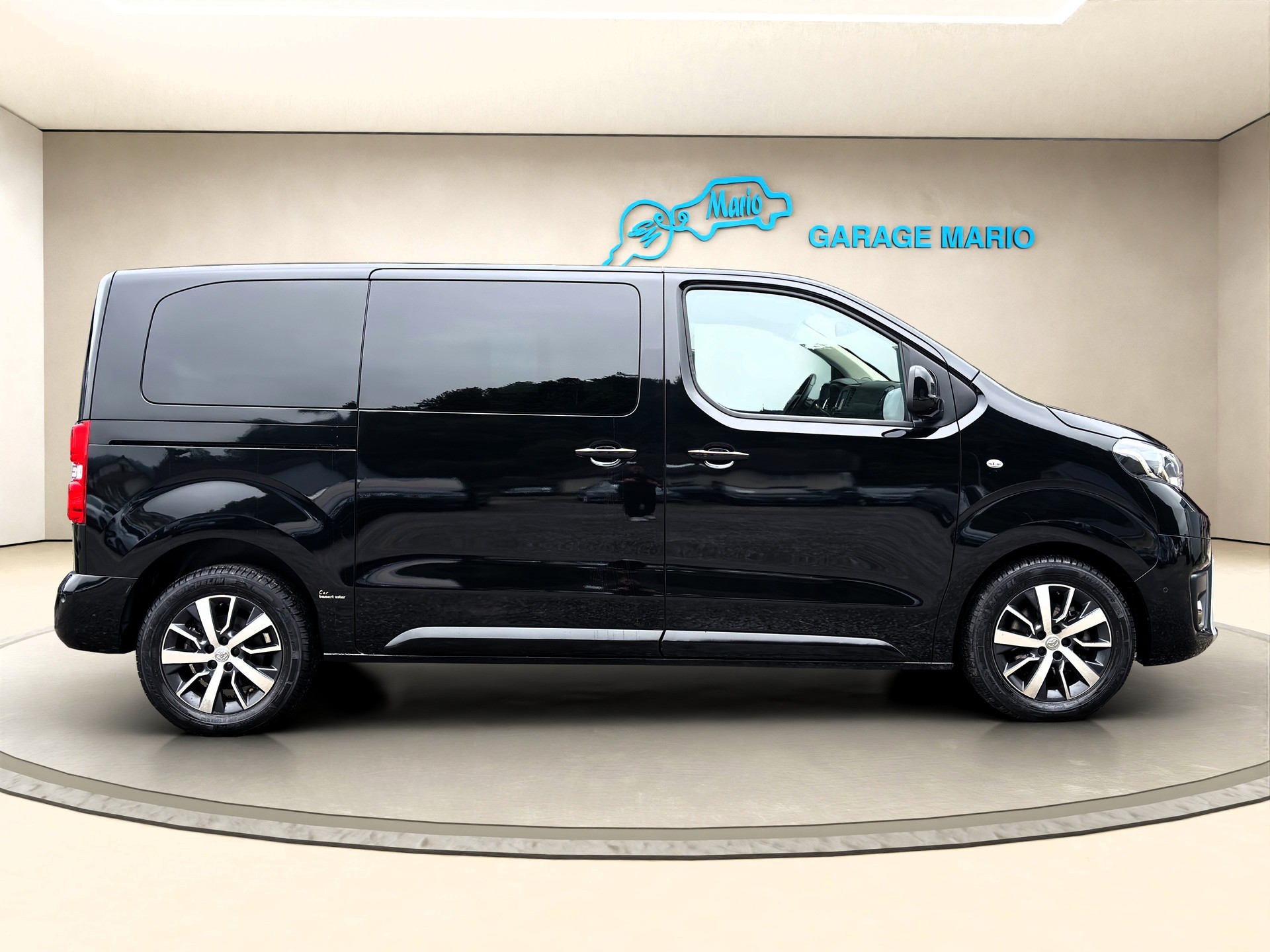 TOYOTA Proace Verso 2.0 D-4D VIP ❗TOP-AUSSTATTUNG❗Medium Automatic ✅CH-Fahrzeug & 8-fach bereift✅-image-3