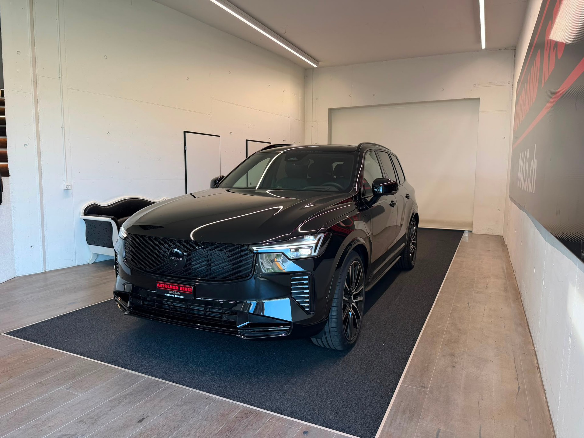 VOLVO XC90 T8 eAWD PluginHybrid Black Edition Geartronic-image-2