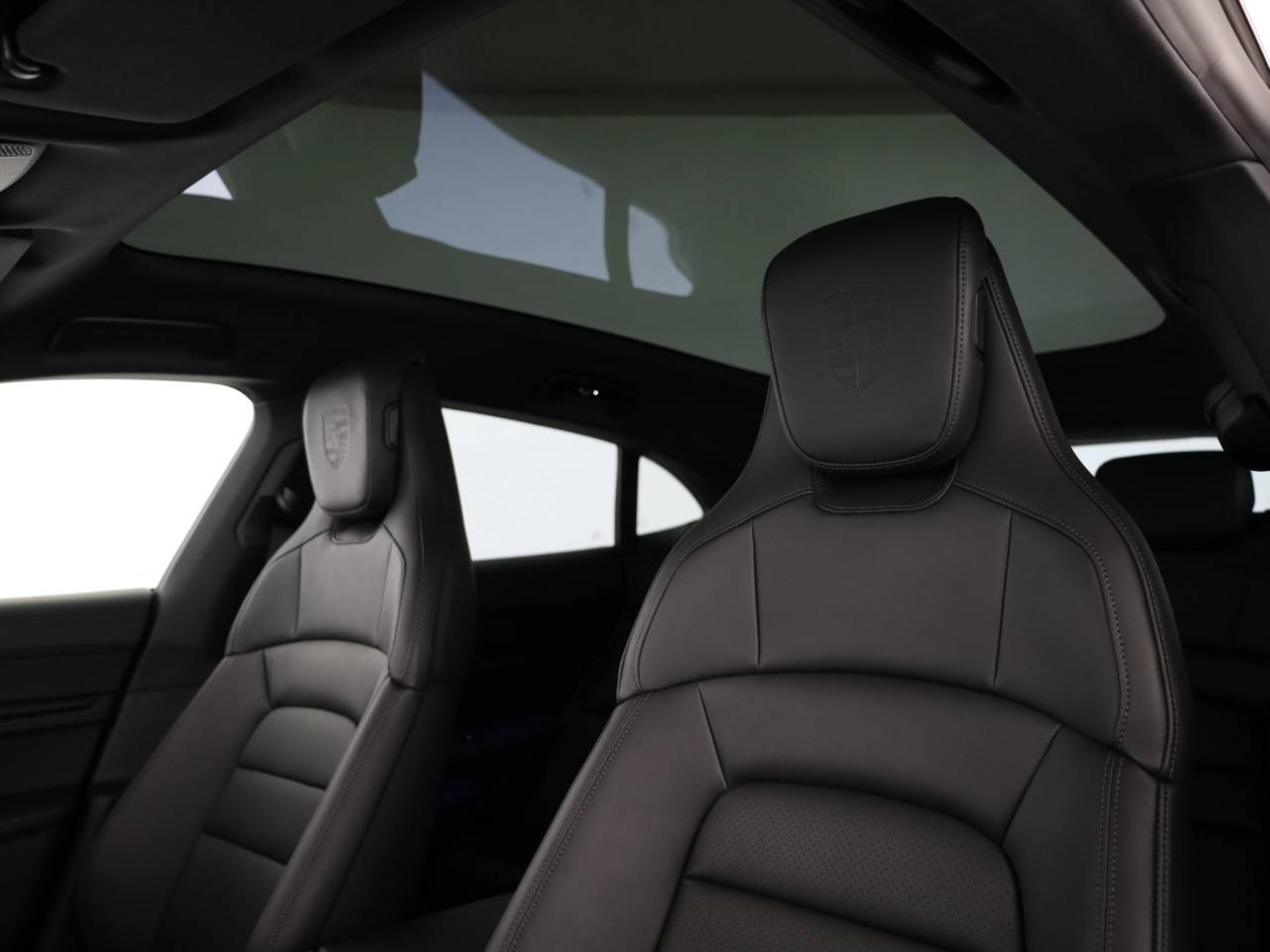 PORSCHE Taycan 4S Sport Turismo Black Edition-image-4