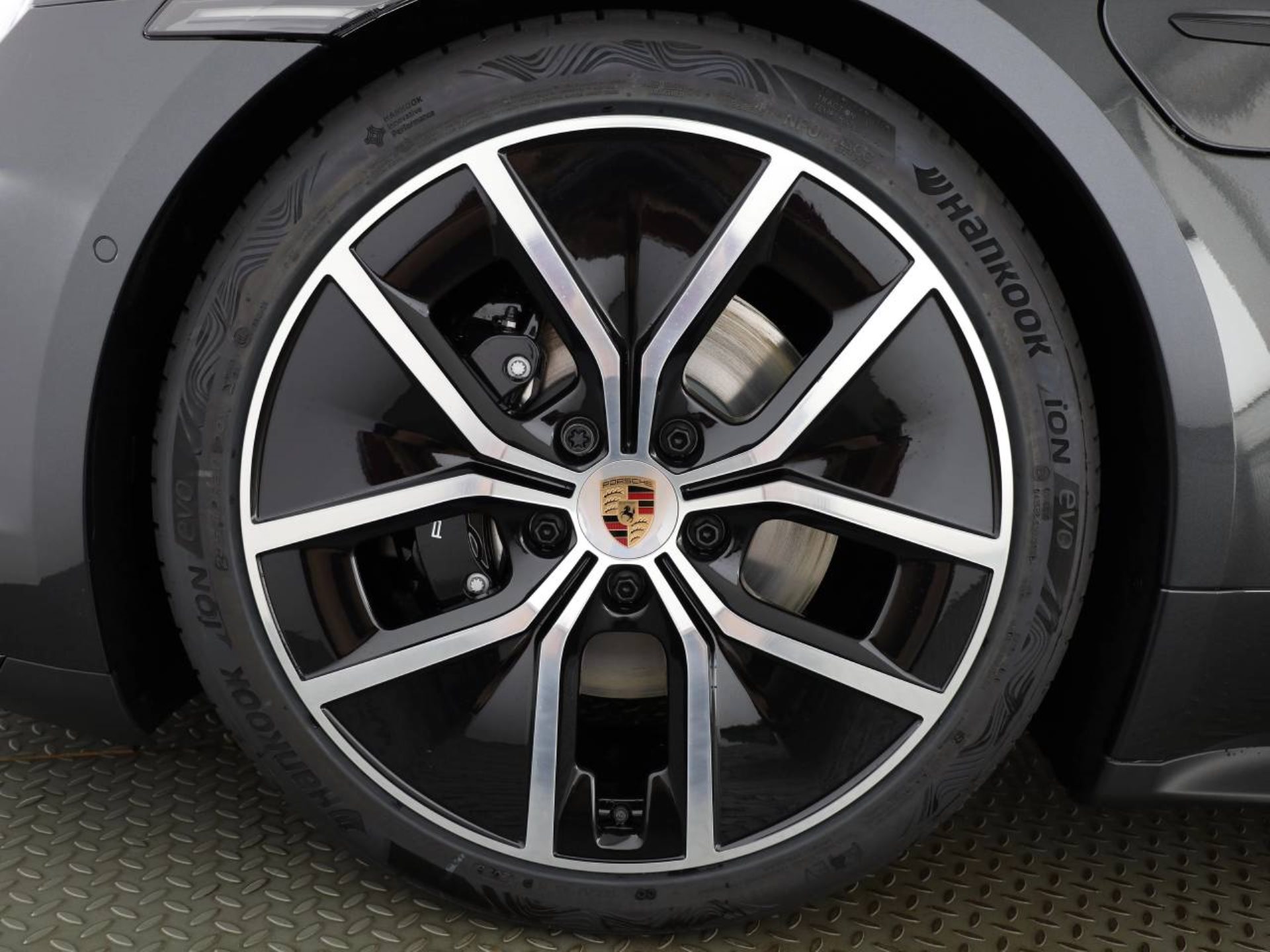 PORSCHE Taycan 4S Sport Turismo Black Edition-image-29