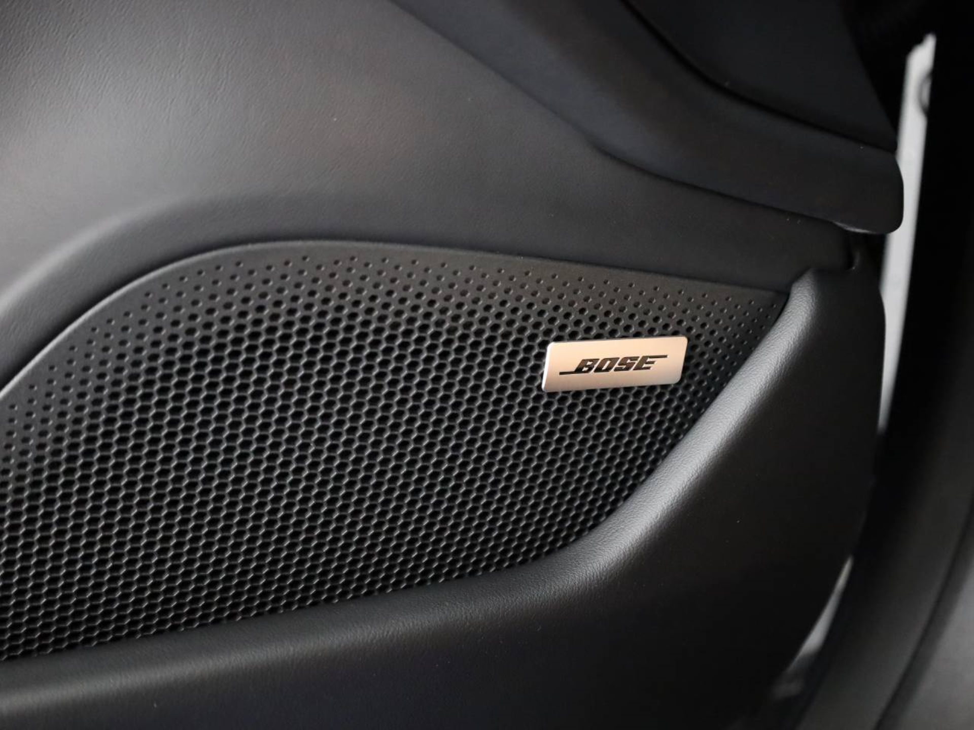 PORSCHE Taycan 4S Sport Turismo Black Edition-image-27