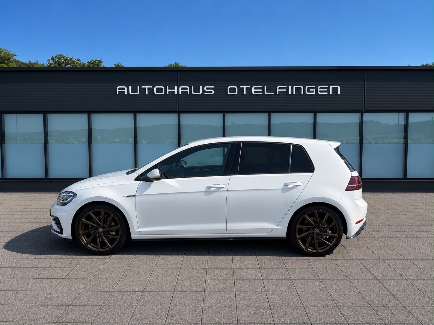 VW Golf VII 2.0 TSI R 310 DSG 4motion-image-0